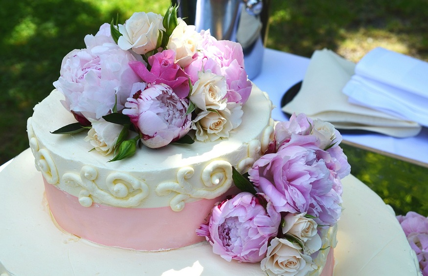 The Wow Factor: Your 12-Tier Wedding Cake Masterpiece