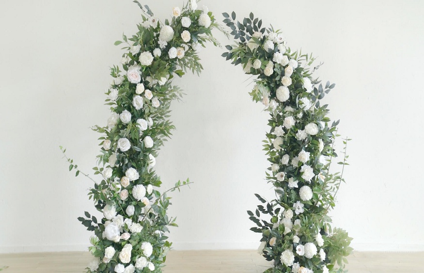 DIY vs. Professional: Crafting the Ideal Wedding Floral Arch